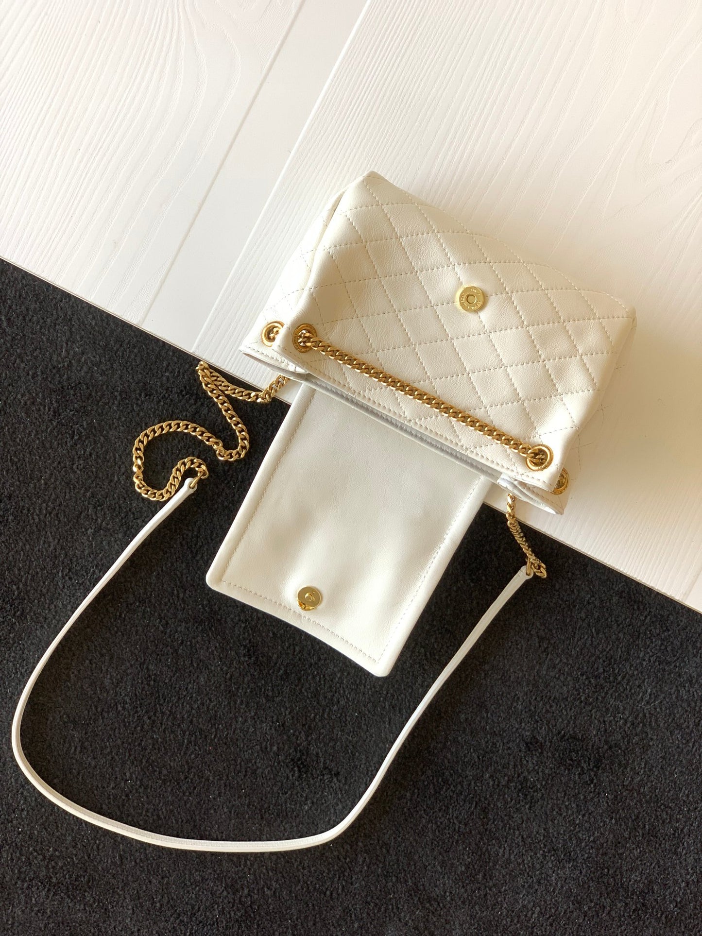 【Original leather】𝐌𝐢𝐧𝐢 𝐍𝐨𝐥𝐢𝐭𝐚The return model Mini Nolita that became popular all over the Internet as soon as it was released! 18x13x6cm Style No.: 672738