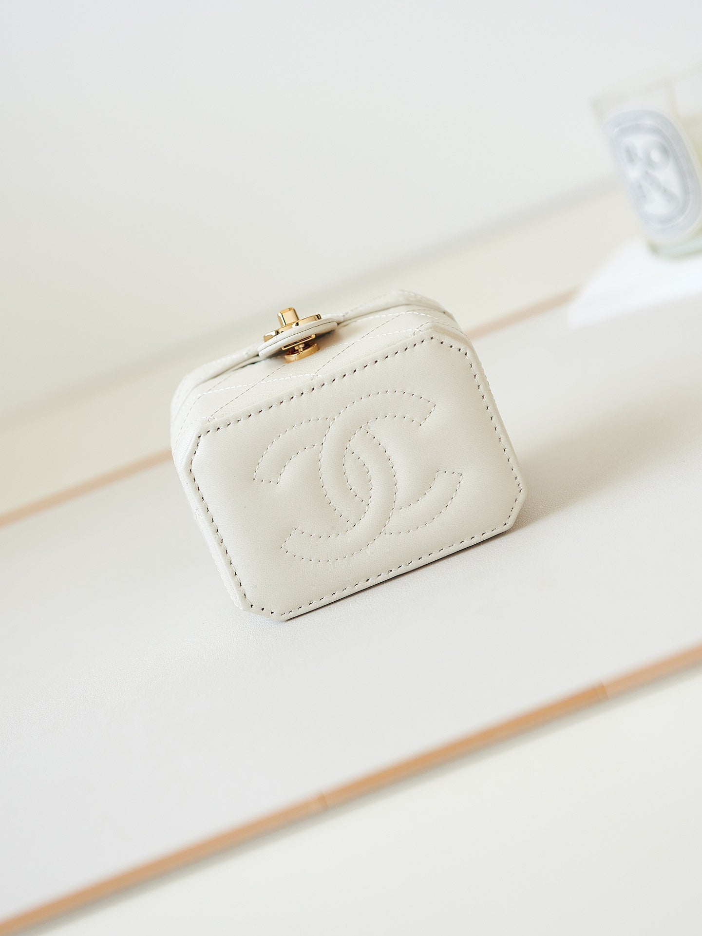 Chanel ✅Chanel 9.1🌟The latest small box on the first day of price increase AP3 shared that this small box is so beautiful and super exquisite. The bag body is octagonal
