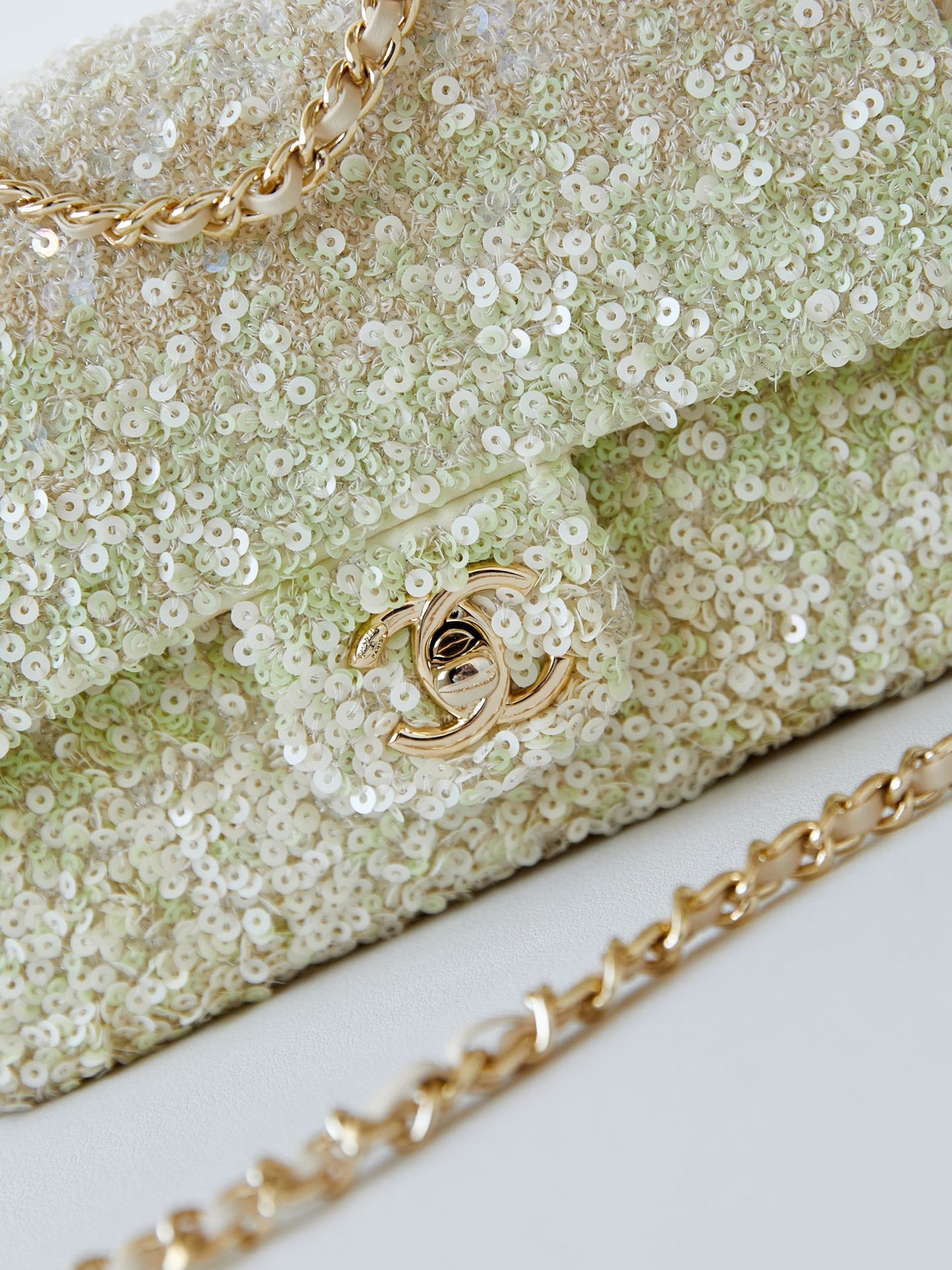 23C beads cf An irresistible sequin bag Style number AS3965 Size 15-20-7