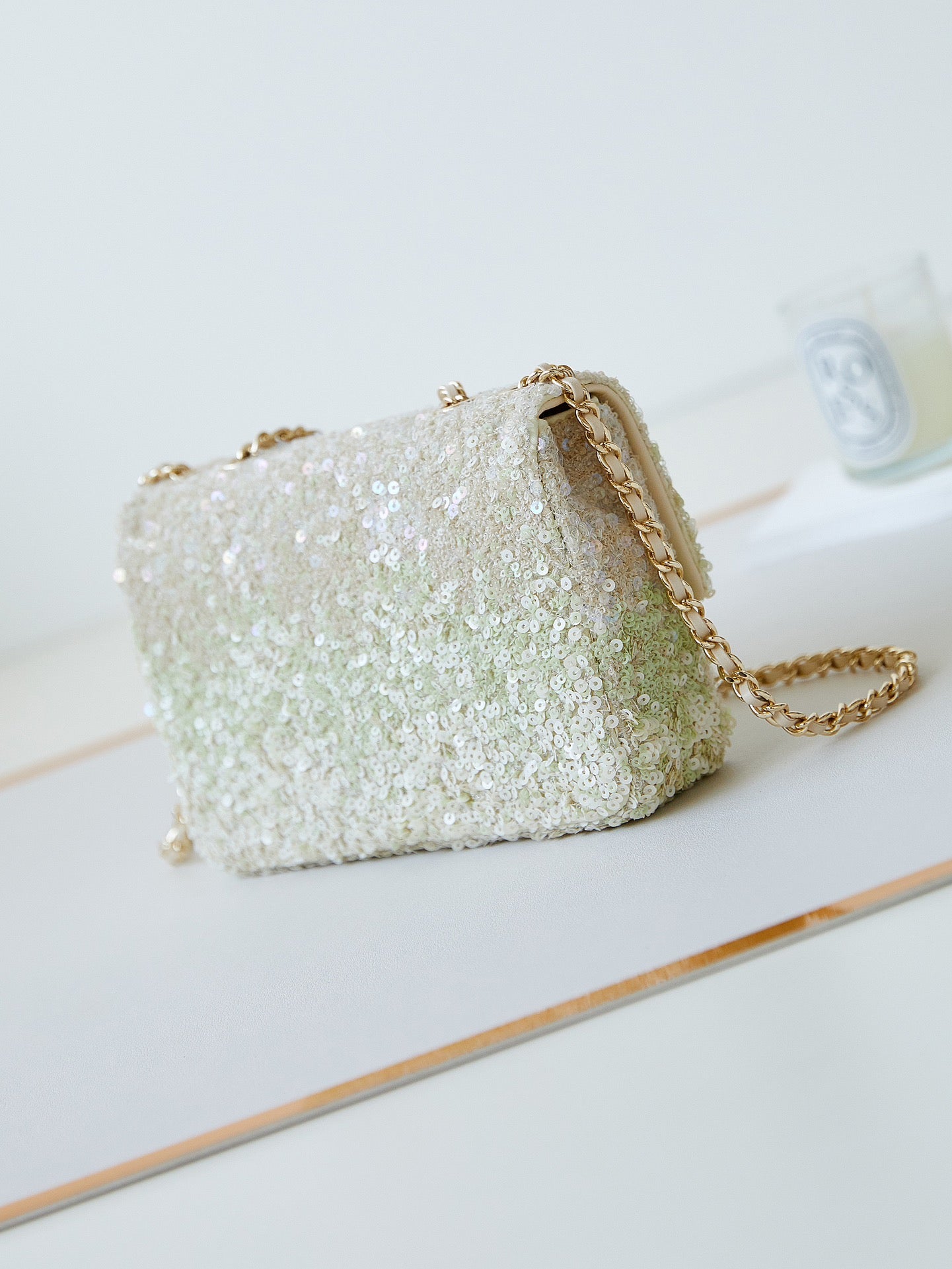 23C beads cf An irresistible sequin bag Style number AS3965 Size 15-20-7