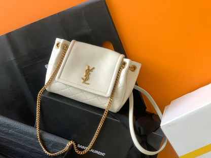 【Original leather】𝐌𝐢𝐧𝐢 𝐍𝐨𝐥𝐢𝐭𝐚The return model Mini Nolita that became popular all over the Internet as soon as it was released! 18x13x6cm Style No.: 672738