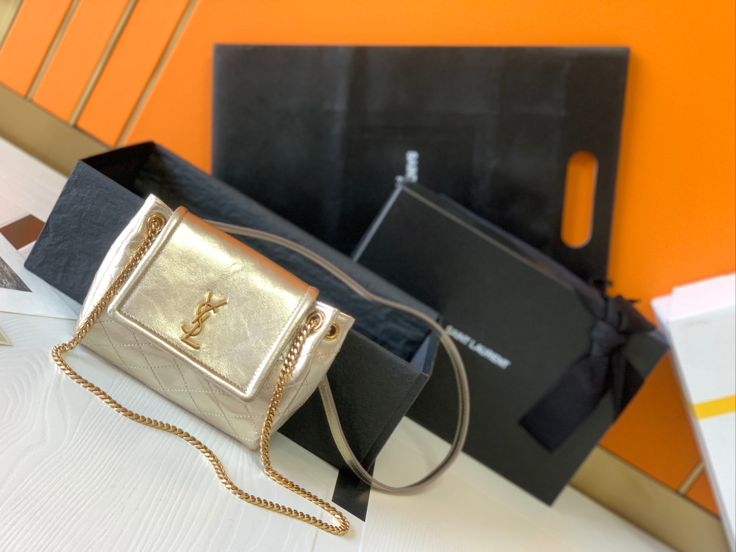 【Original leather】𝐌𝐢𝐧𝐢 𝐍𝐨𝐥𝐢𝐭𝐚The return model Mini Nolita that became popular all over the Internet as soon as it was released! 18x13x6cm Style No.: 672738