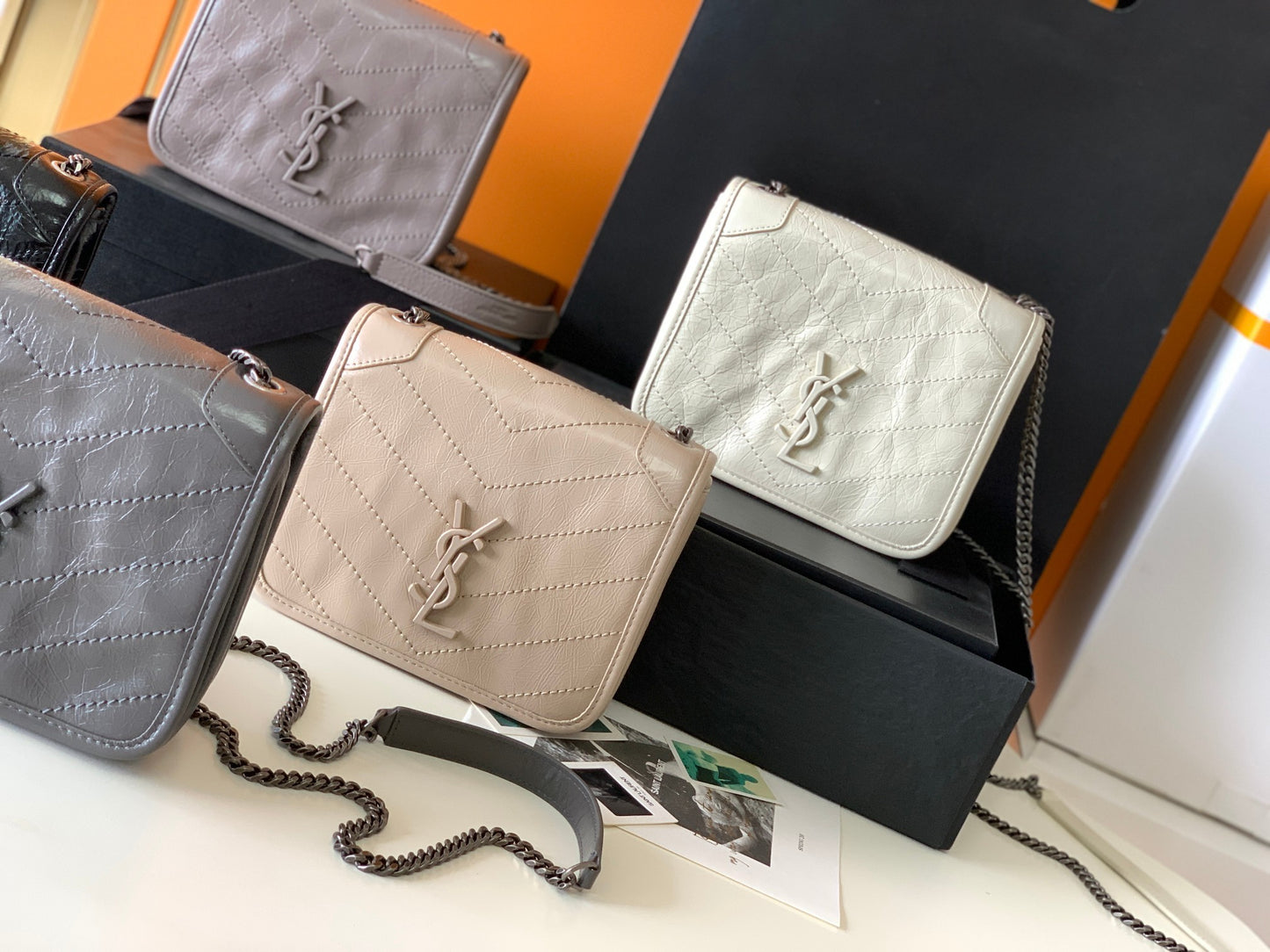 [Original Leather] Sales Champion 𝒏𝒊𝒌𝒊 𝒄𝒉𝒂𝒊𝒏 𝒘𝒂𝒍𝒍𝒆𝒕chain small satchel! Model: 583103.