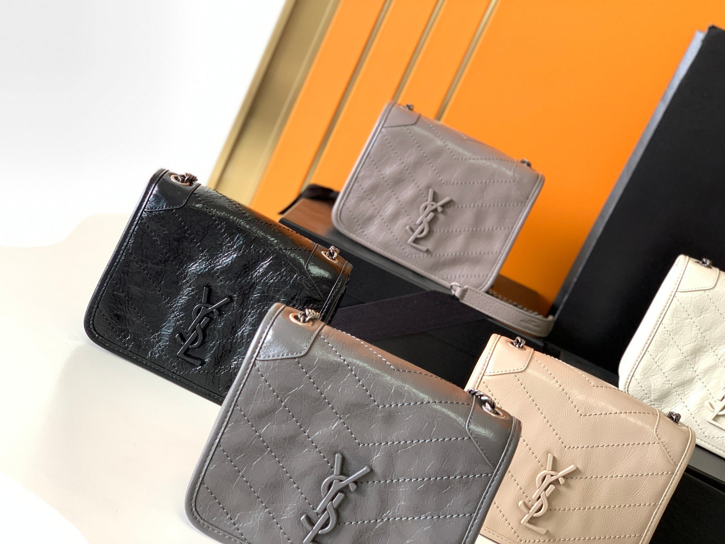 [Original Leather] Sales Champion 𝒏𝒊𝒌𝒊 𝒄𝒉𝒂𝒊𝒏 𝒘𝒂𝒍𝒍𝒆𝒕chain small satchel! Model: 583103.