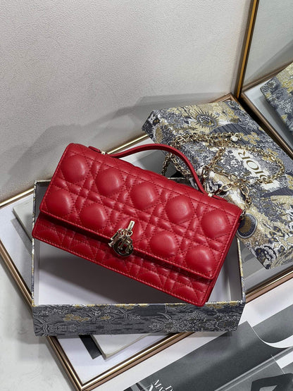 Explosive [Celebration] return 0604 Lady Di❤r 💕Cannage Clutch Bag 💕 21cm