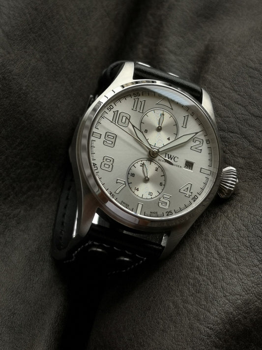 TW new products, the pinnacle of appearance The most dazzling star under IWC, IWC's long-term kinetic energy moon phase expert. The new pilot series IW51584 watch through the bottom.