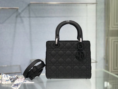 Lady Dior cannage pattern matte calfskin clamshell handbag,