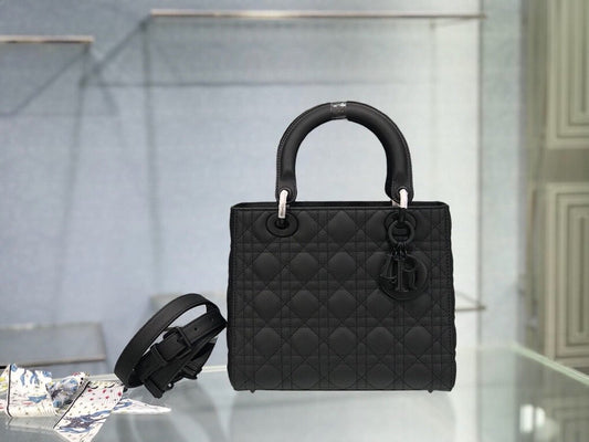 Lady Dior cannage pattern matte calfskin clamshell handbag,