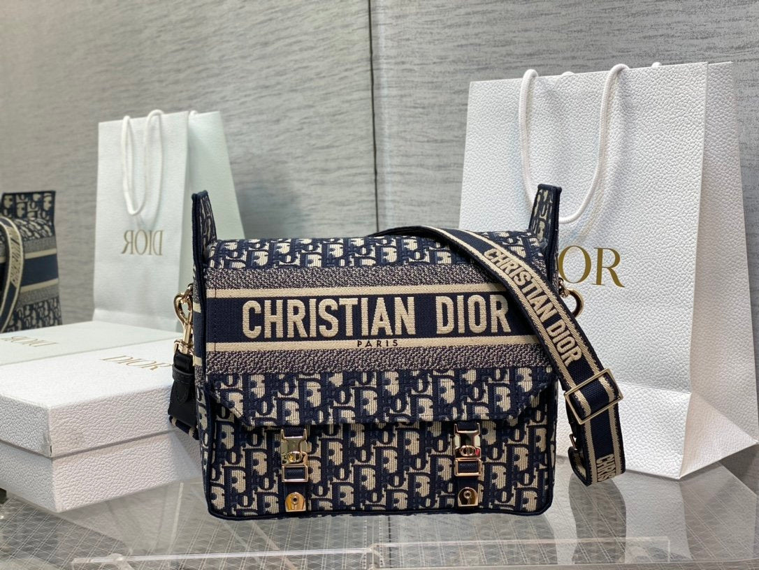 𝗗𝗜𝗢𝗥 𝗖𝗮𝗺𝗽 latest messenger bag
