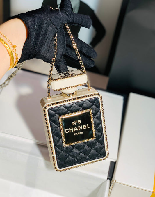 Shipment ✨2022 spring and summer limited edition collection series perfume bottle bag I believe that chane fans can't resist the current size is too friendly, delicate girls must have one Size: 16*9*3.5*cm