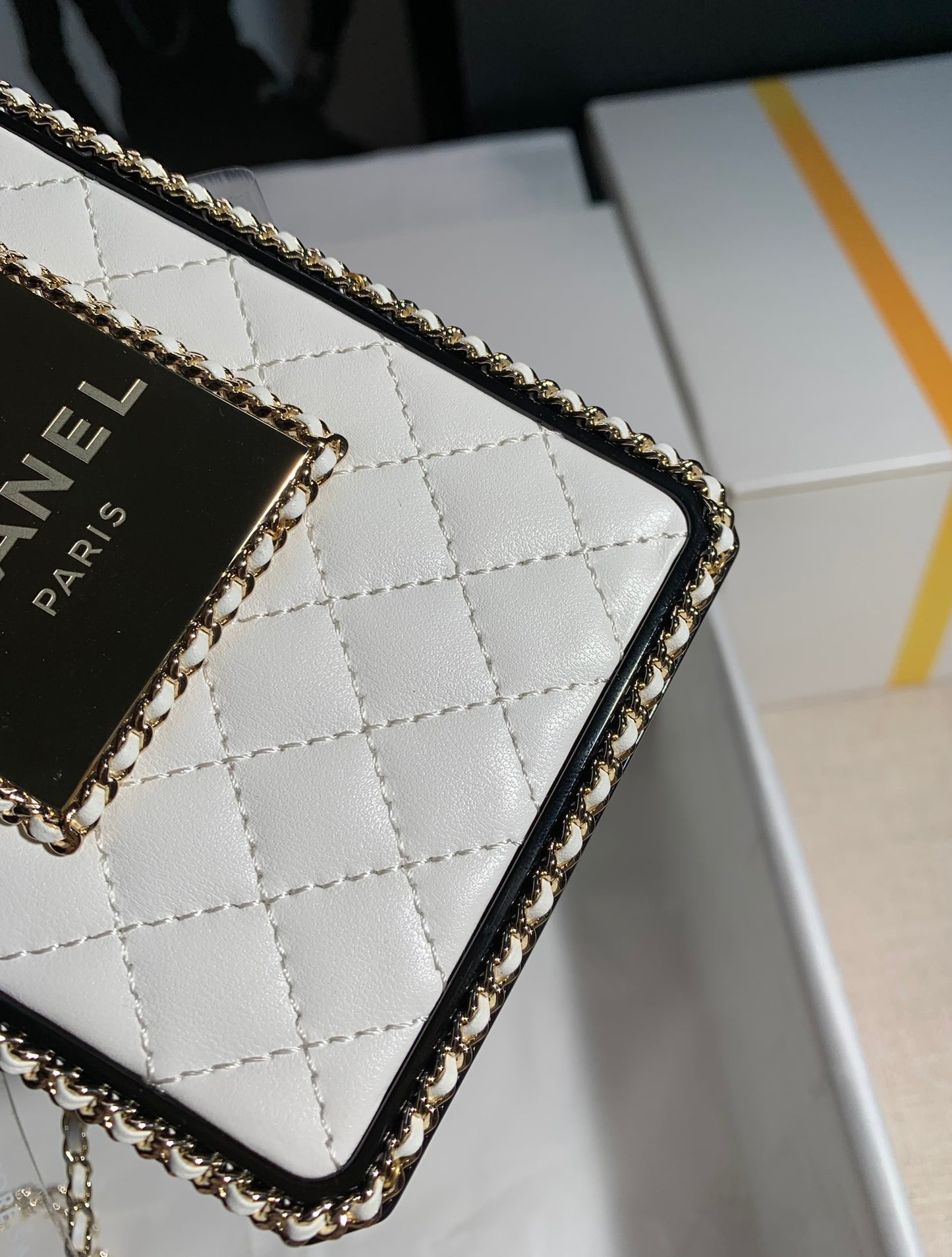 Shipment ✨2022 spring and summer limited edition collection series perfume bottle bag I believe that chane fans can't resist the current size is too friendly, delicate girls must have one Size: 16*9*3.5*cm