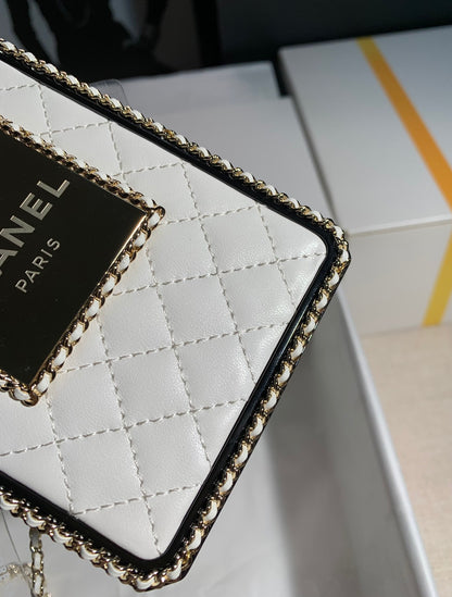 Shipment ✨2022 spring and summer limited edition collection series perfume bottle bag I believe that chane fans can't resist the current size is too friendly, delicate girls must have one Size: 16*9*3.5*cm