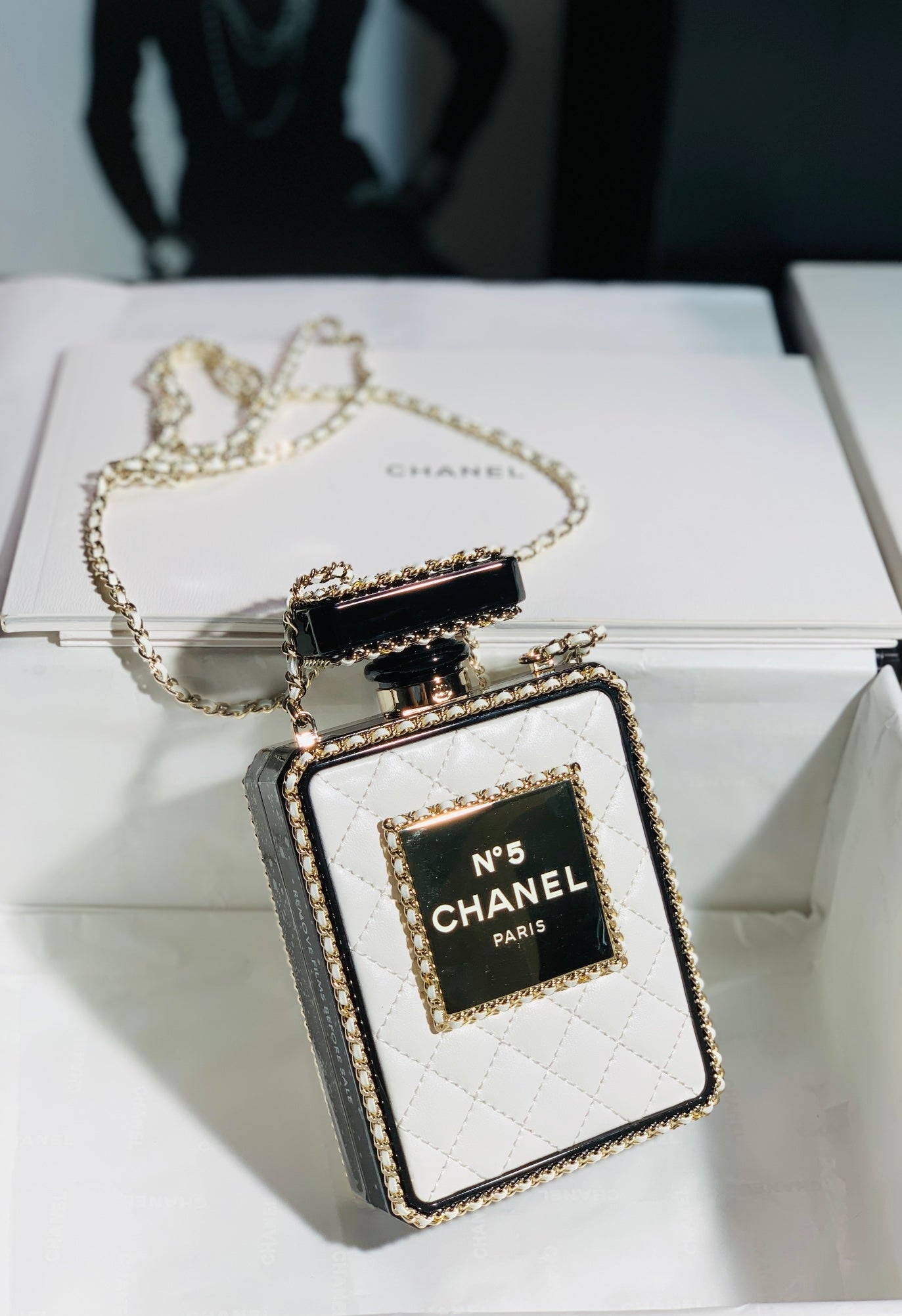 Shipment ✨2022 spring and summer limited edition collection series perfume bottle bag I believe that chane fans can't resist the current size is too friendly, delicate girls must have one Size: 16*9*3.5*cm