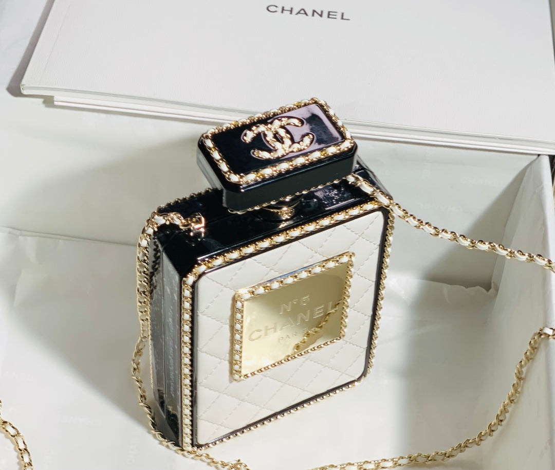Shipment ✨2022 spring and summer limited edition collection series perfume bottle bag I believe that chane fans can't resist the current size is too friendly, delicate girls must have one Size: 16*9*3.5*cm