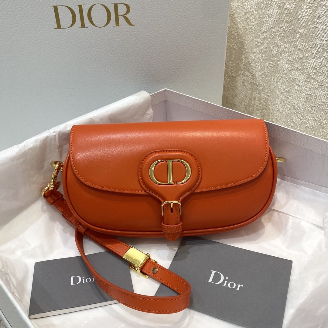 𝗖𝗗 𝗘𝗮𝘀𝘁-𝗪𝗲𝘀𝘁 𝗕𝗼𝗯𝗯𝘆 crescent moon bag