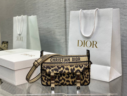 𝗗𝗜𝗢𝗥 𝗖𝗮𝗺𝗽 latest messenger bag