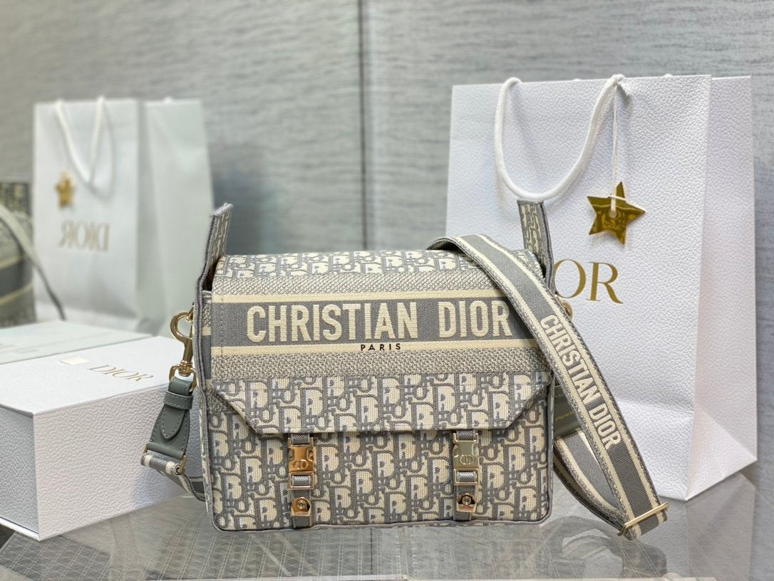 𝗗𝗜𝗢𝗥 𝗖𝗮𝗺𝗽 latest messenger bag