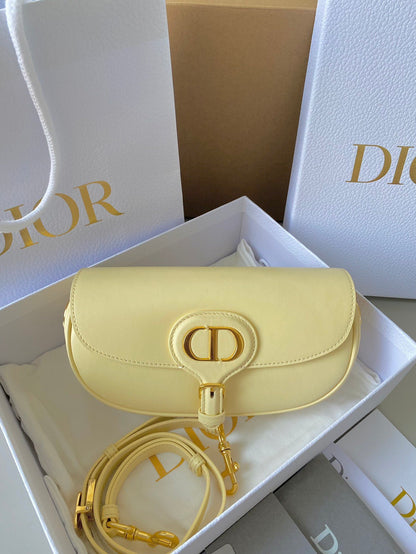 𝗖𝗗 𝗘𝗮𝘀𝘁-𝗪𝗲𝘀𝘁 𝗕𝗼𝗯𝗯𝘆 crescent moon bag