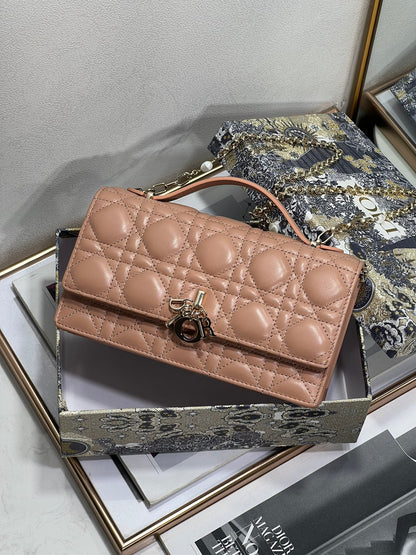 Explosive [Celebration] return 0604 Lady Di❤r 💕Cannage Clutch Bag 💕 21cm