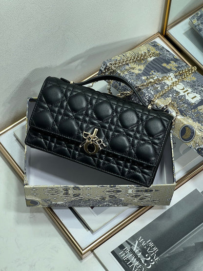 Explosive [Celebration] return 0604 Lady Di❤r 💕Cannage Clutch Bag 💕 21cm