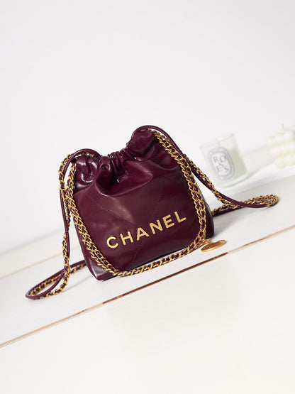 23🥰 Chanel's mini22 hit the heart