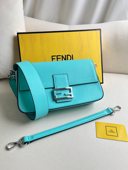 Fendi X Tiffany&Co jointly launched the classic medium-sized Baguette bag made of classic Tiffany BlueTM smooth cowhide