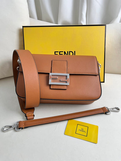 Fendi X Tiffany&Co jointly launched the classic medium-sized Baguette bag made of classic Tiffany BlueTM smooth cowhide