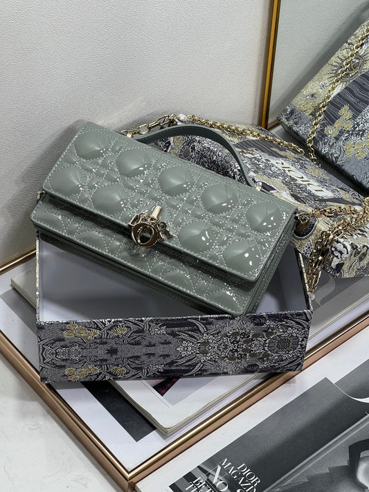 Explosive [Celebration] return 0604 Lady Di❤r 💕Cannage Clutch Bag 💕 21cm
