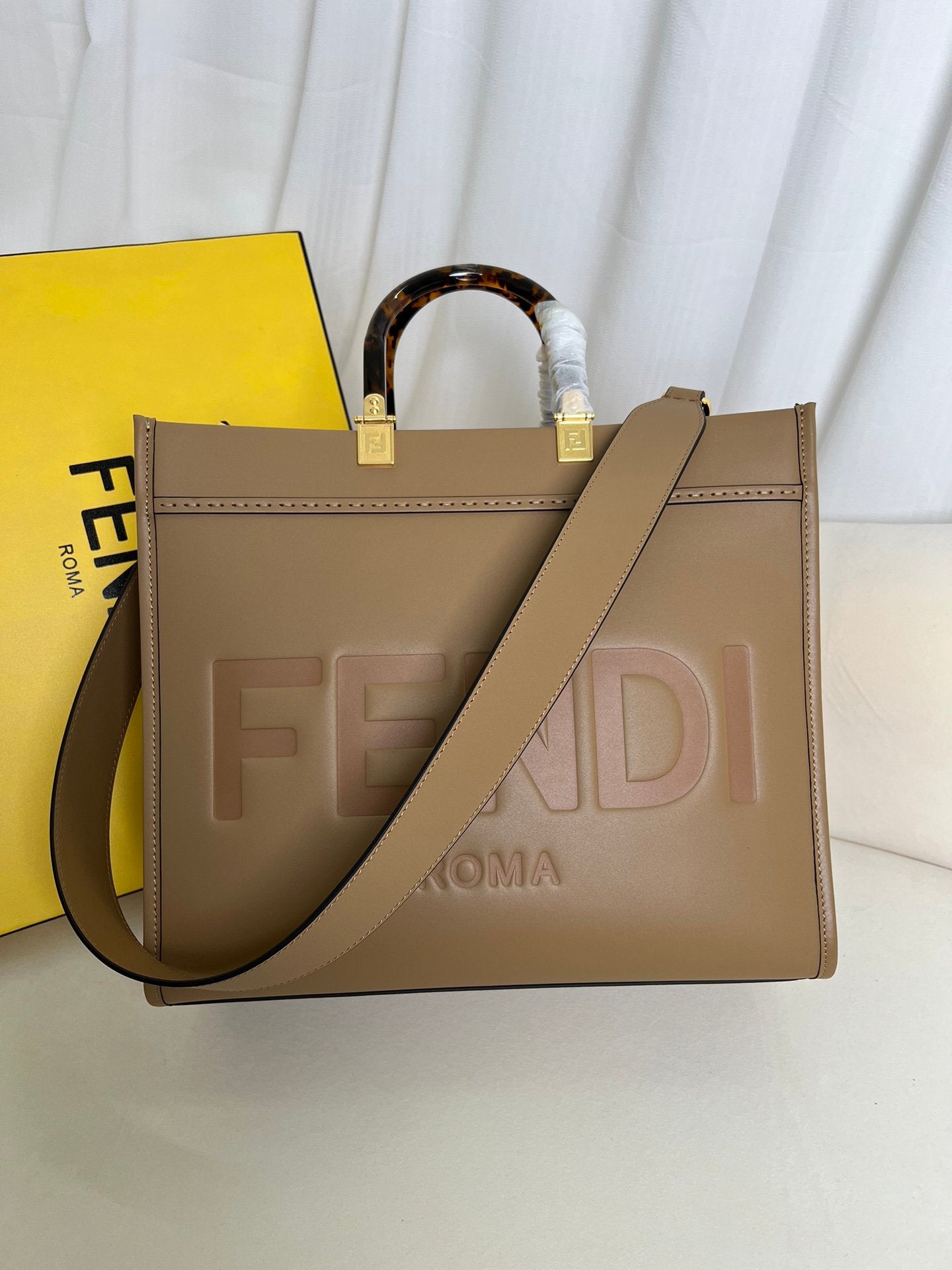 Fendi Medium Sunshine Shopping Tote
