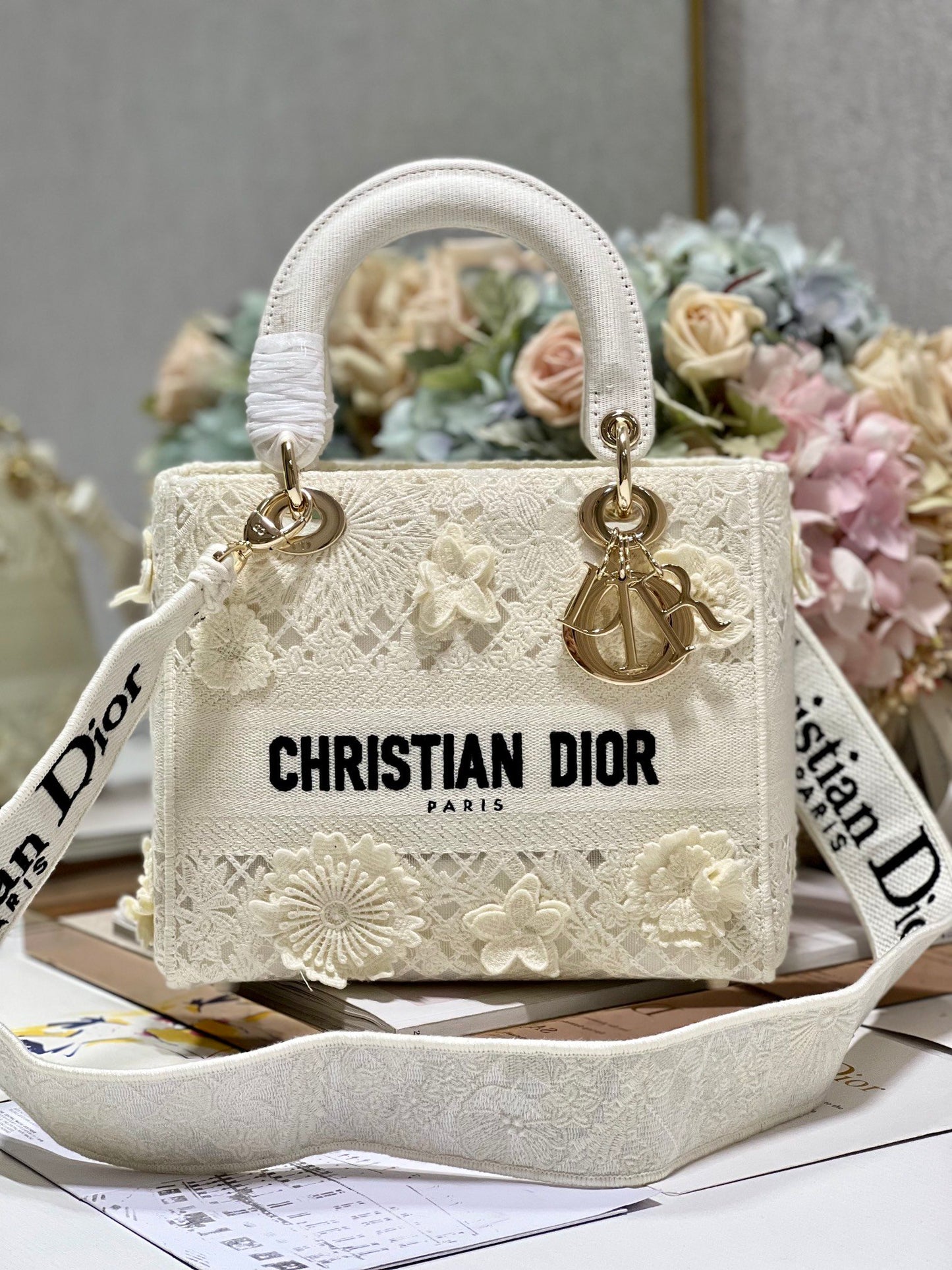 [Fish silk white 💯 five-grid embroidery Diana]