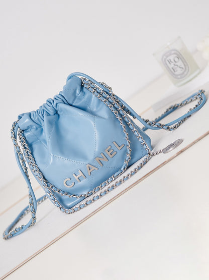 23🥰 Chanel's mini22 hit the heart