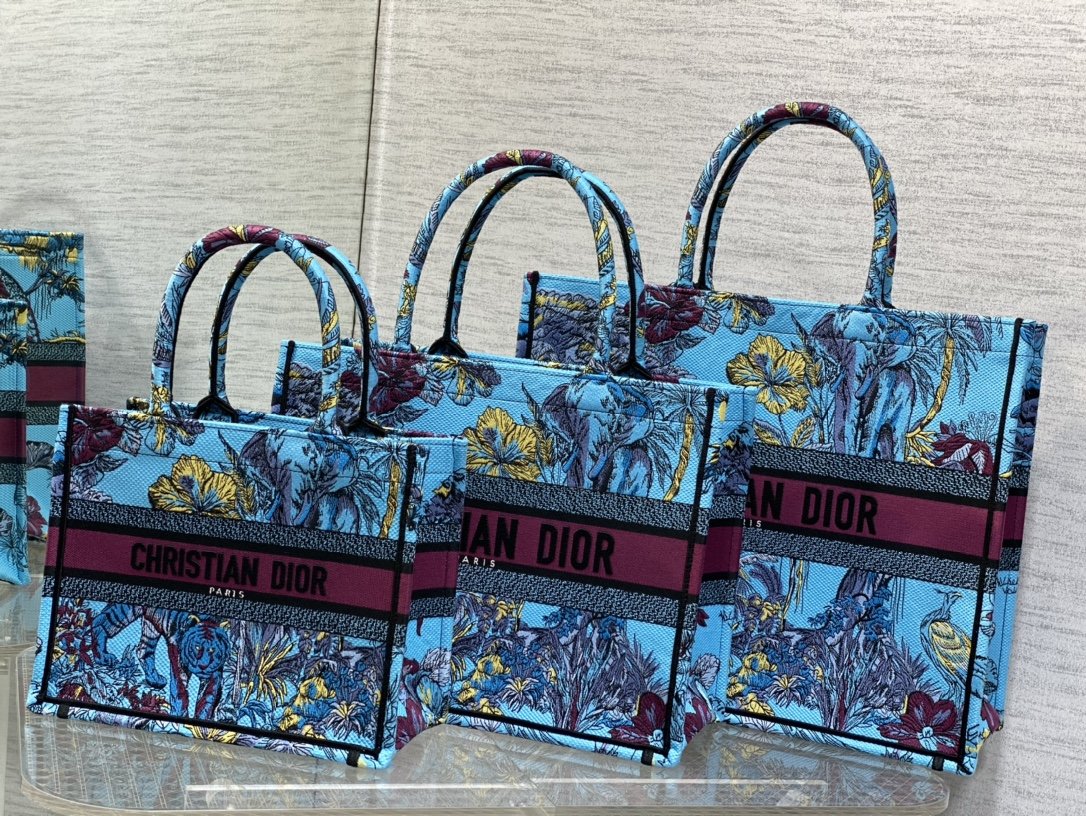 Spot goods! ️ Lady's latest concept zoo embroidery series