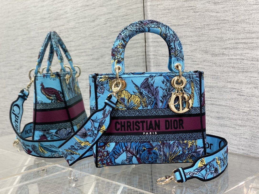 Spot goods! ️ Lady's latest concept zoo embroidery series
