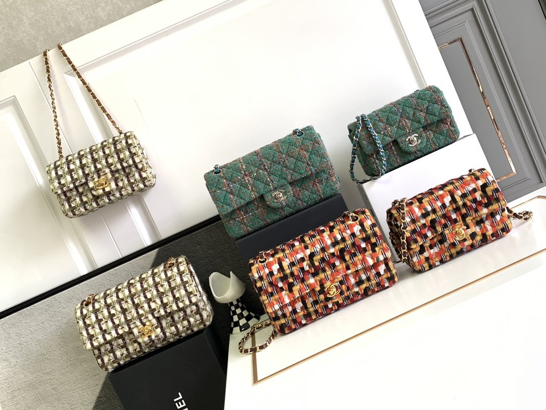 You can choose from two sizes of Cf mud cloth woolen 20cm and 25cm! Spring and summer elegant fashion trend 💫💫💫