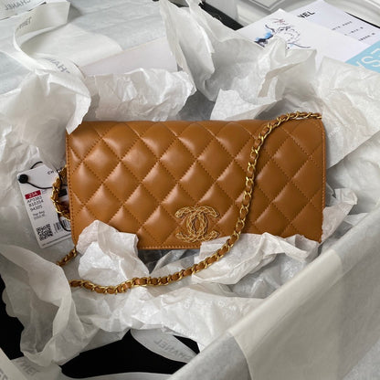 ⚜️Chanel 23A hot style 🖤Underarm baguette bag AP3363