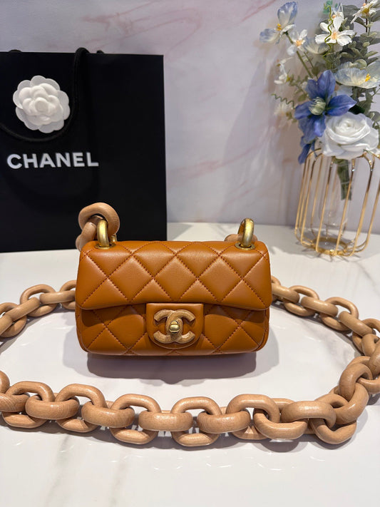 Chanel23A 🖤Handcraft workshop cfmini⚜️It’s better to plant grass first✅
