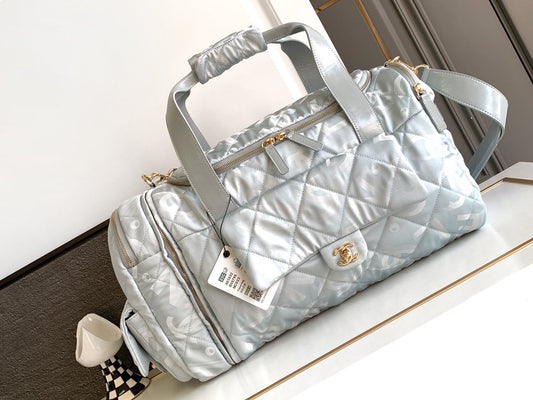 Spot supply 💥💥Chanel coco neige ski ⛷️ series travel bag