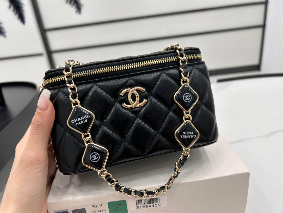 A96018 Chanel 23b