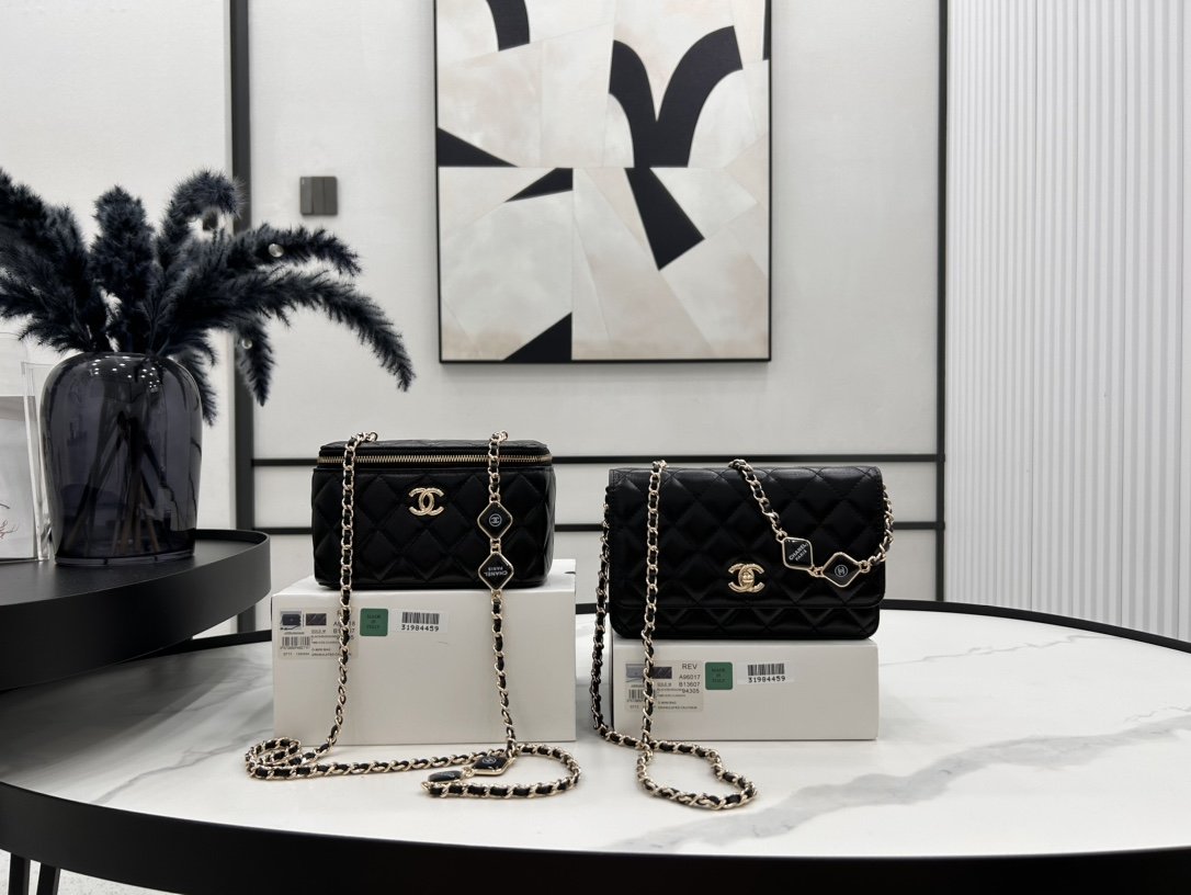 A96018 Chanel 23b