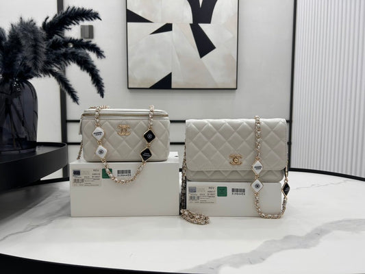 A96017 Chanel 23b