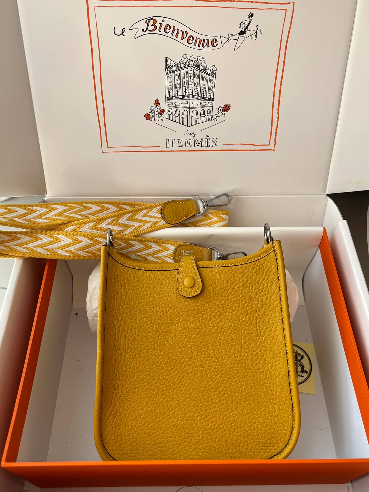 Evelyne17cm, amber yellow