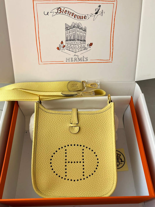Evelyne17cm, chicken yellow