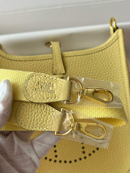 Evelyne17cm, chicken yellow