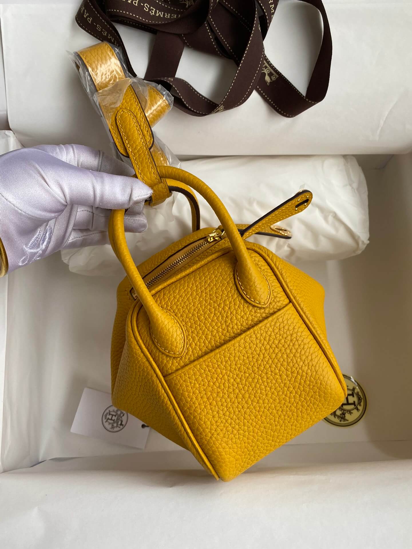 LD19cm, amber yellow