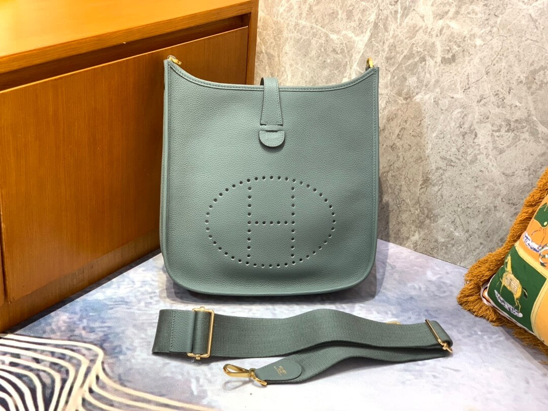 Evelyne29cm: almond green