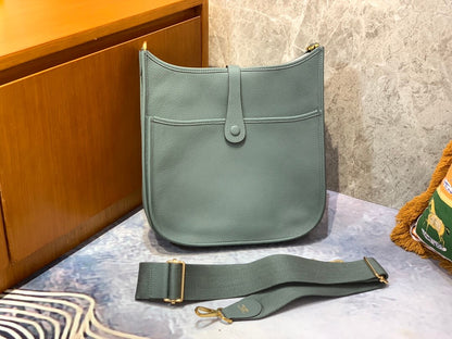 Evelyne29cm: almond green