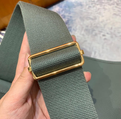 Evelyne29cm: almond green
