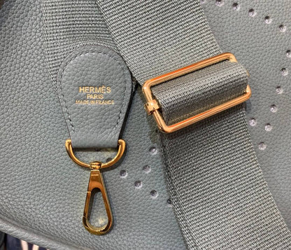 Evelyne29cm: almond green