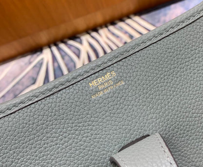 Evelyne29cm: almond green