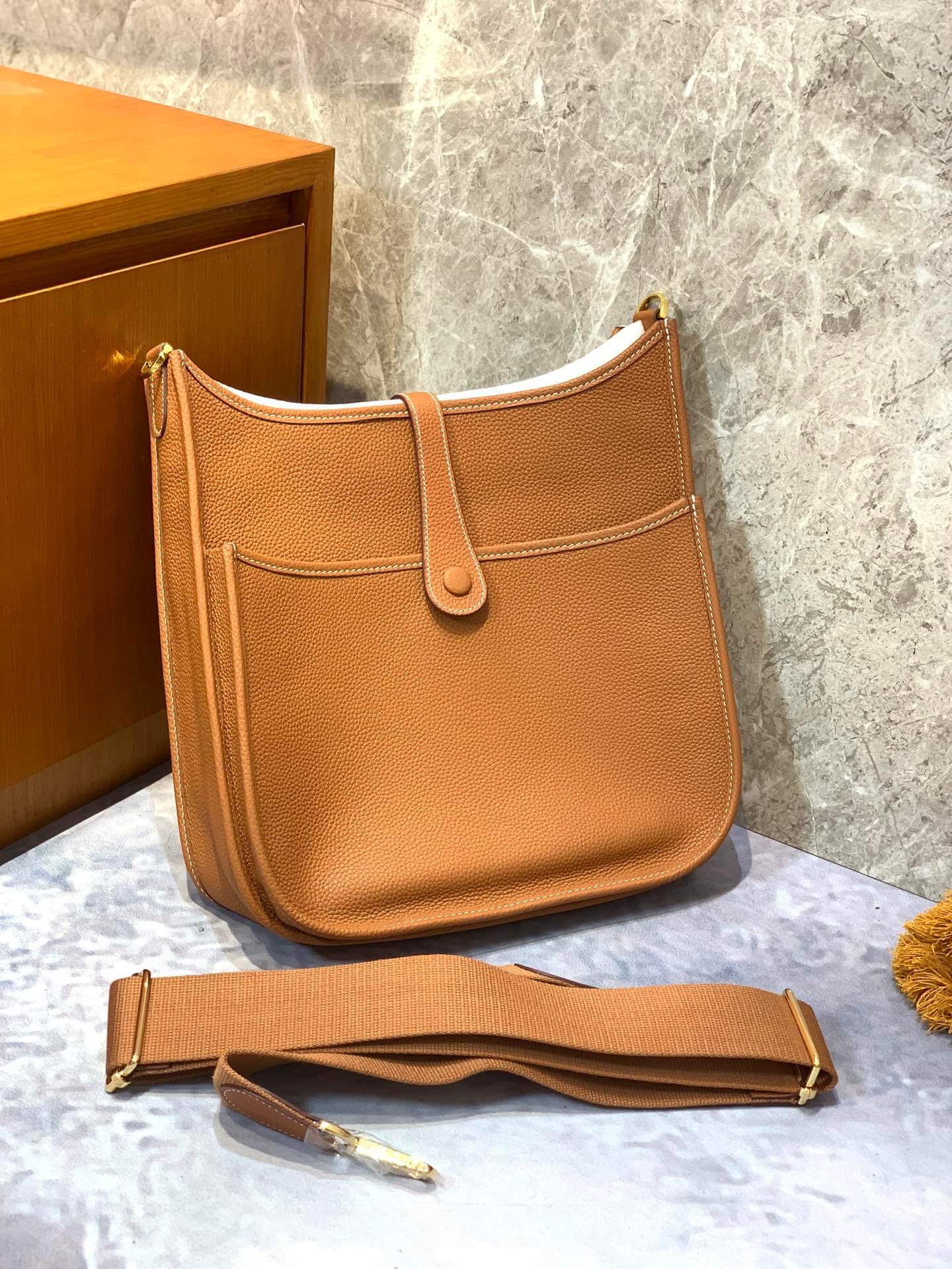Evelyne29cm: golden brown